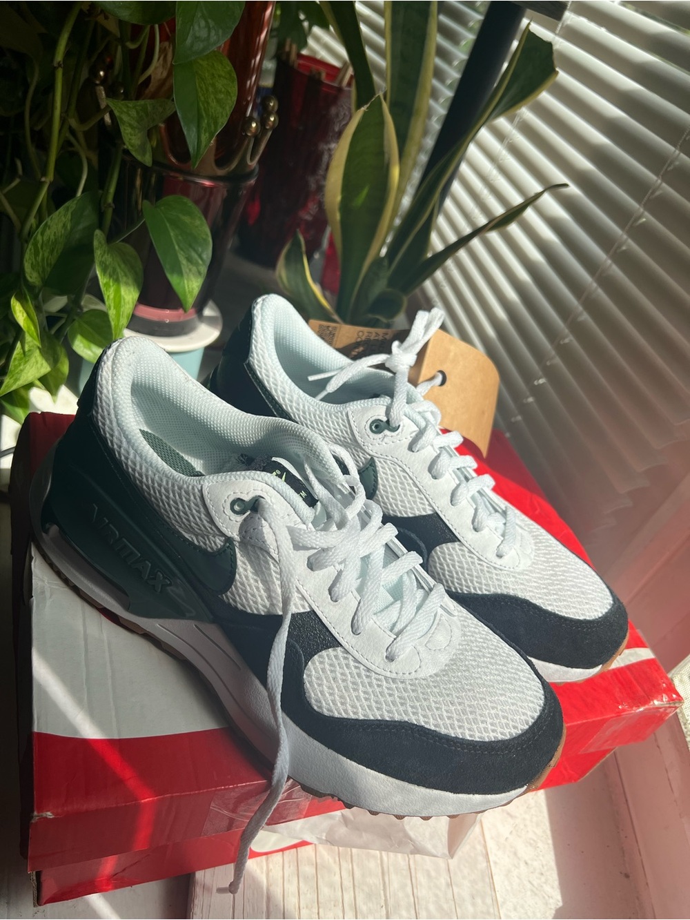 Nike Air Max SYSTM
White Black Barely Volt Vintage Green (GS)